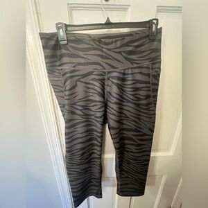 Old Navy athletic full length zebra leggings with side pockets - size XXL